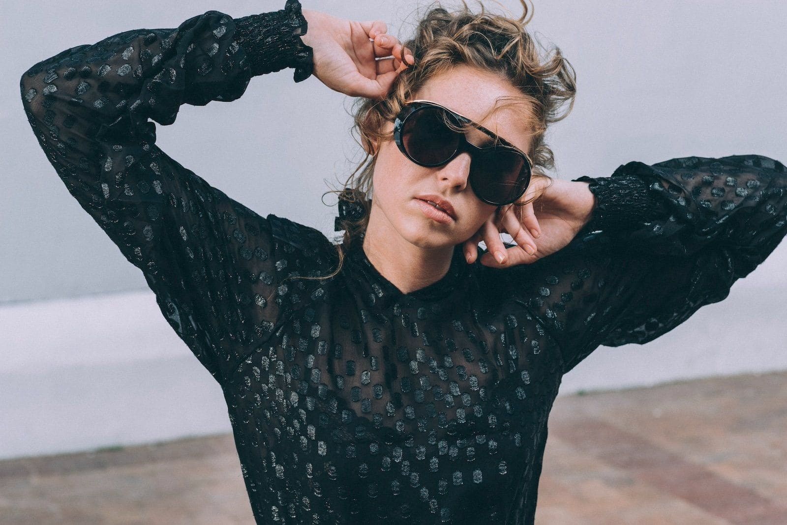 Schwarze moderne Brille