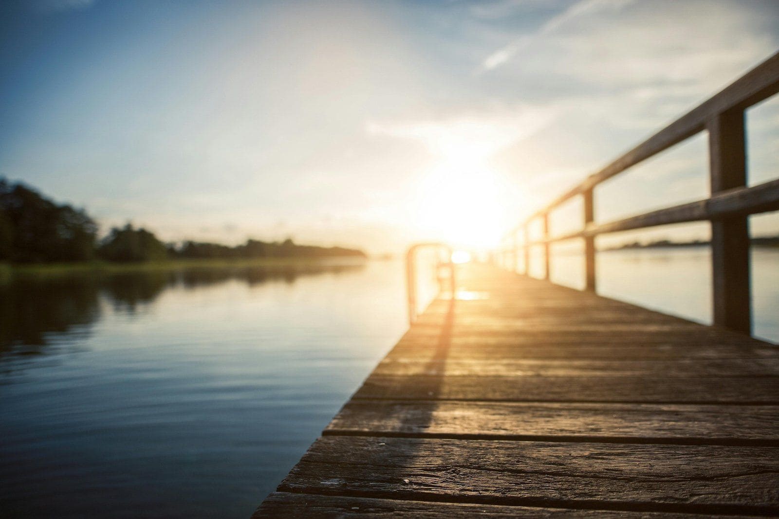 Sonnenaufgang auf einem Steg
